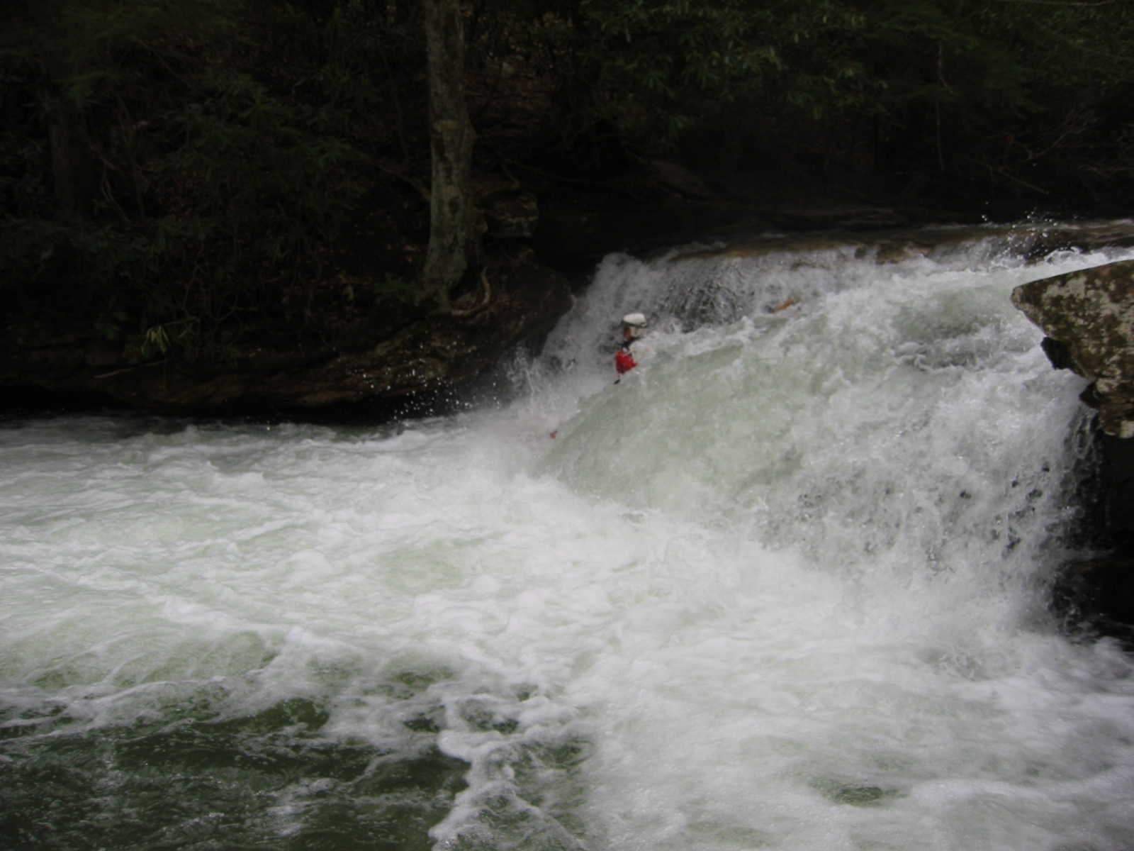 Lou Campagna running Sugar Creek ledge (Photo by Scott Gravatt - 4/27/04)